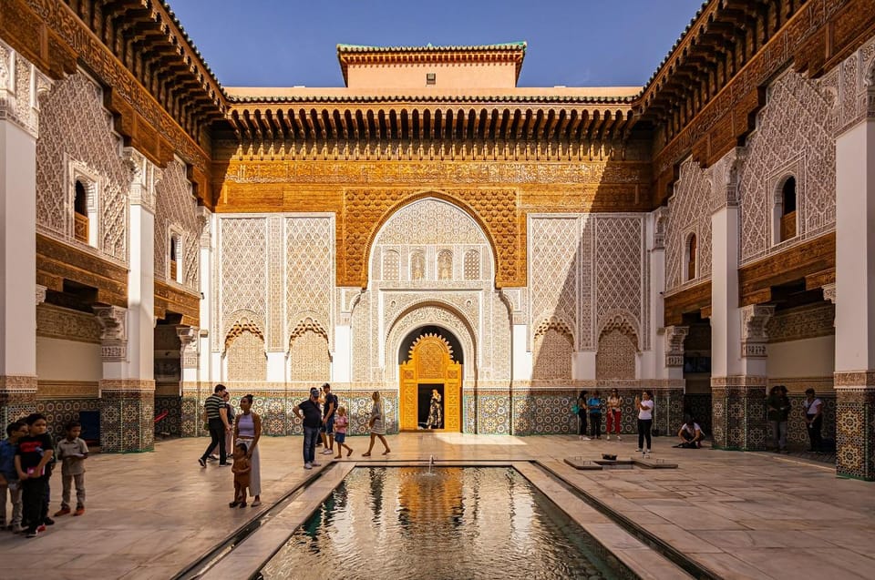 Visite à pied de Ben Youssef, des jardins secrets et des souks